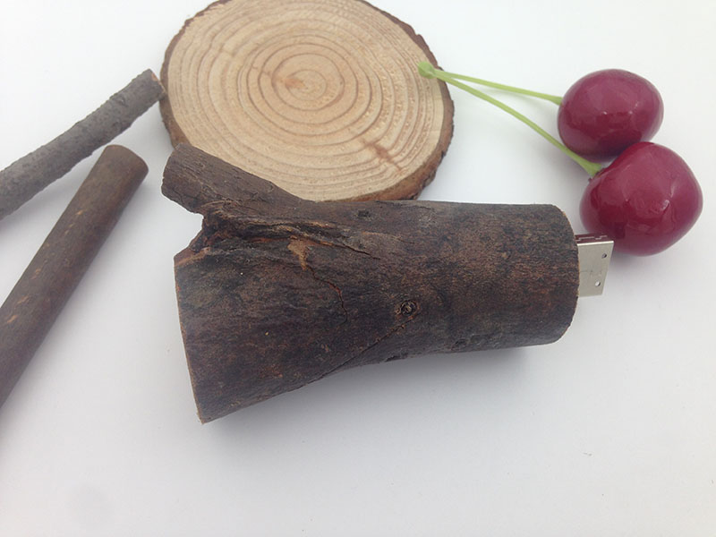 USB flash drive data retention time and lifespan explained